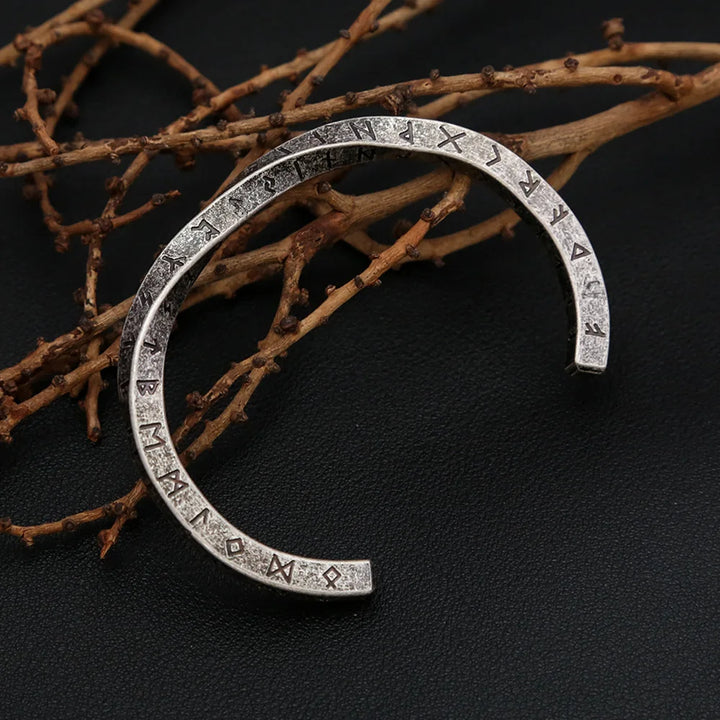 Men Leather Wolf Head Bracelet | Thorne